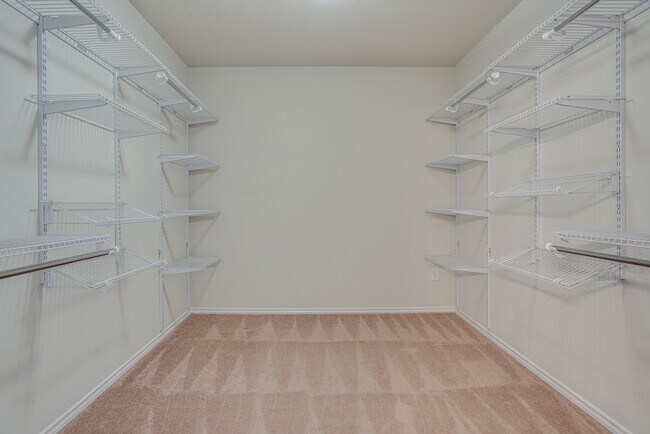 Building Photo - 11905 Fieldcrest Run