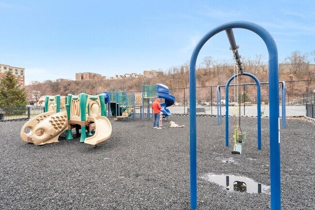 Building Photo - 26 Ave at Port Imperial