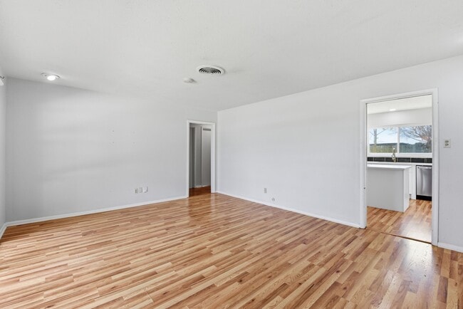 Building Photo - 4929 Libbey Dr