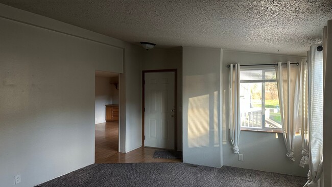 Building Photo - 3 Bedroom Manufactured Home in 55+Older