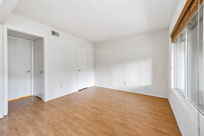 Building Photo - 11609 Village Pl Dr