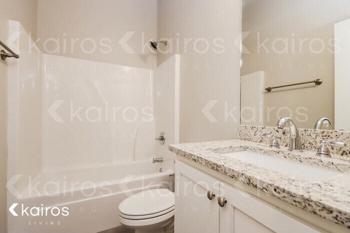 Building Photo - 6422 Roux Dr