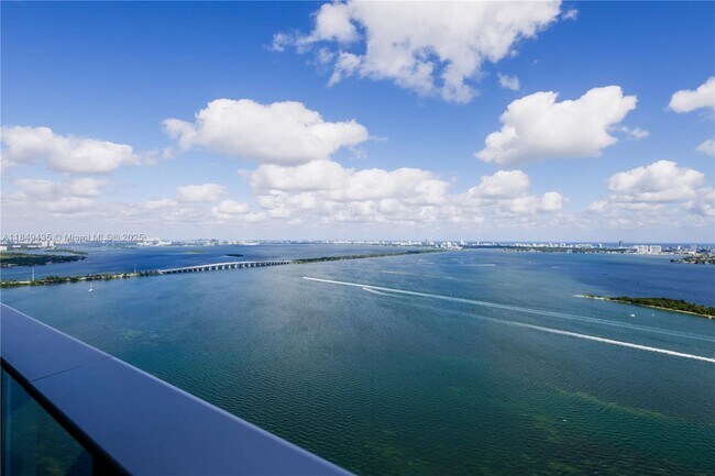 Building Photo - 700 NE 24th St