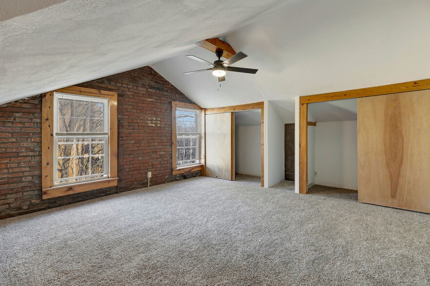 Building Photo - 422 Watkins St