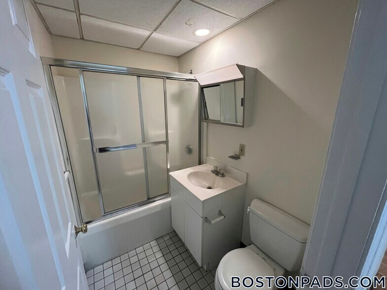 Building Photo - 81 Essex St