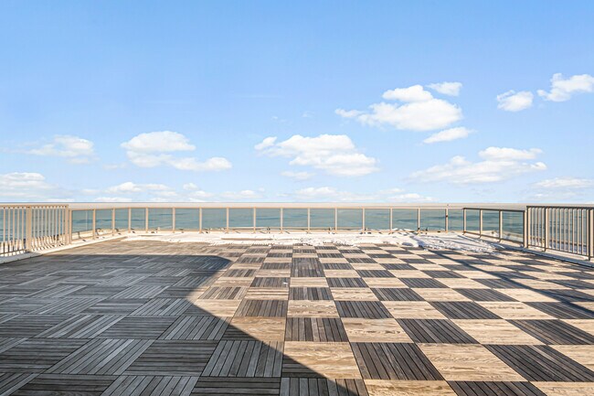 Building Photo - 5757 N Sheridan Rd