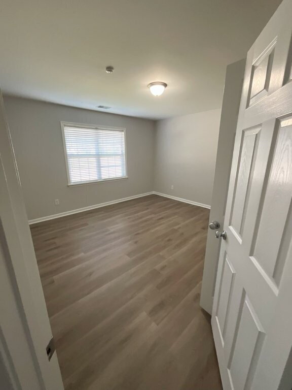 Building Photo - "Newly renovated 3-Bed, 2-Bath Home in Win...