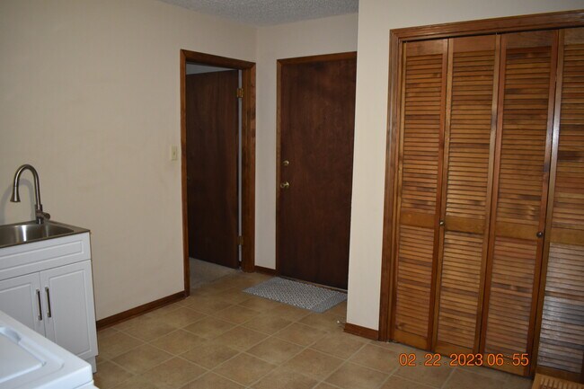 Laundry room double closet - 3126 Station Ct