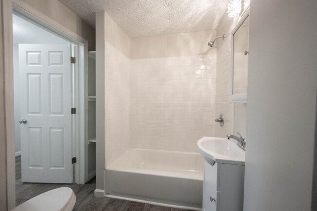 Building Photo - "Spacious 4-Bedroom Gem with 2 Full Baths ...