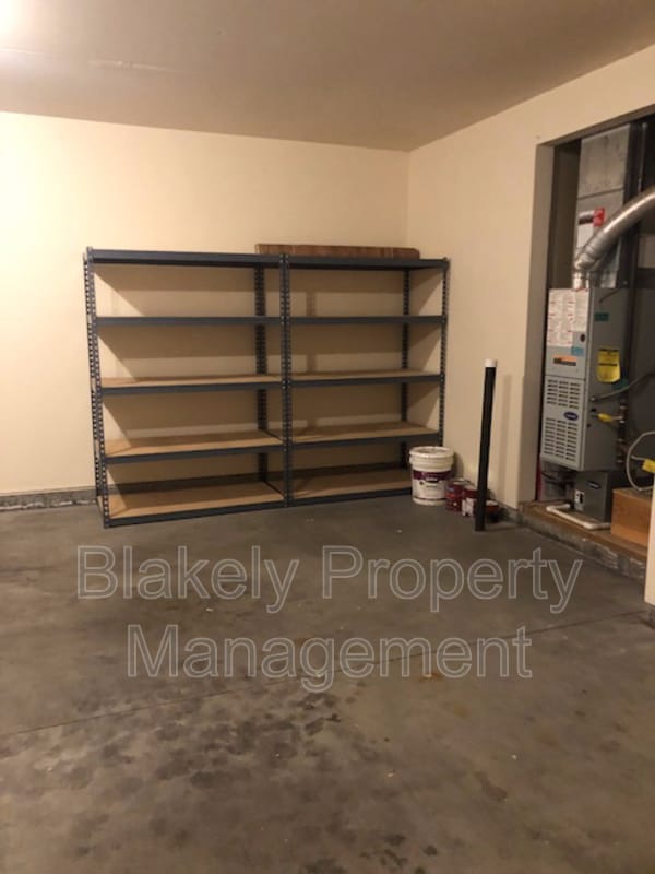 Building Photo - 533 N Grove Way