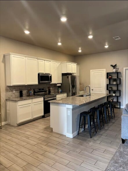 Building Photo - 1322 Lantana Ct