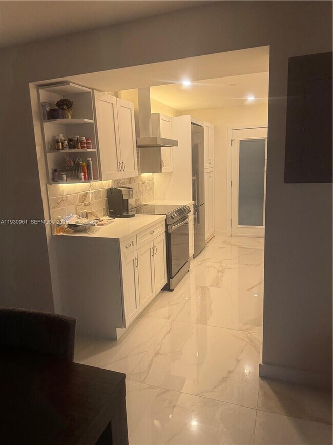 Building Photo - 3922 NE 166th St