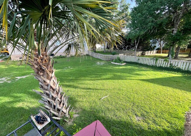 Building Photo - Available June 10th. Beautiful 3 BR/2 BA Home in Seaside Farms!