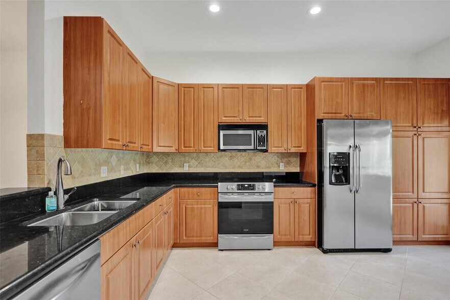 Primary Photo - 2724 Treasure Cove Cir