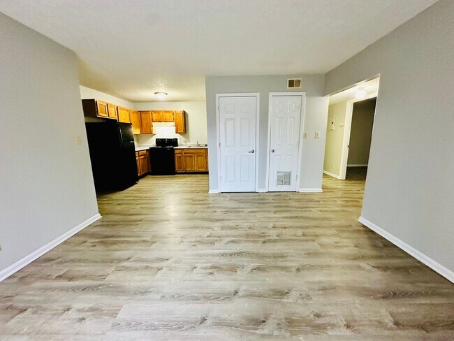 Building Photo - Affordable 3 bedroom in West Louisville-Section 8 Accepted