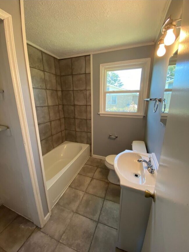 Building Photo - 29 Burdock Cir