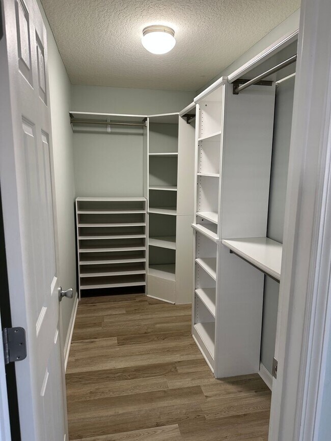 Building Photo - Spacious 4-Bedroom Home with Fantastic Ame...