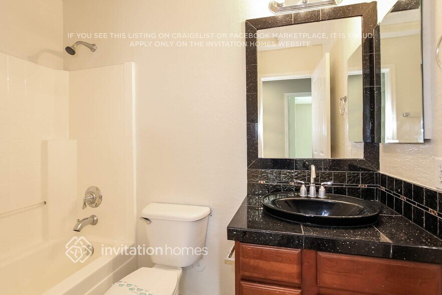 Building Photo - 1733 S 156th Ave