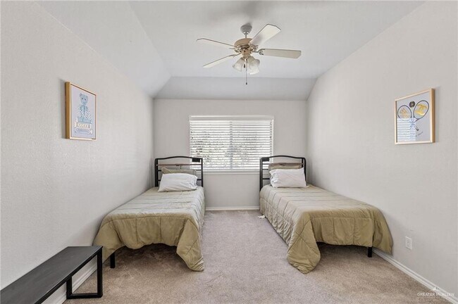 Building Photo - 29 Nicole Dr