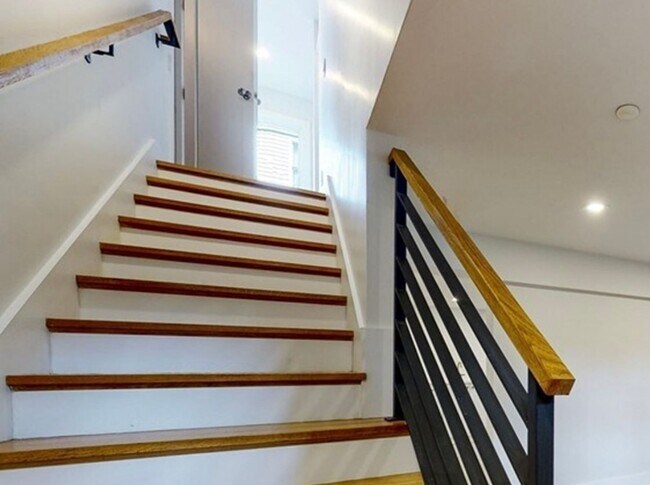 Building Photo - GORGEOUS 3 BED 3.5 BATH IN CAMBRIDGE!!!!!!!!!