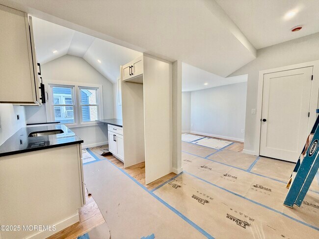 Building Photo - 110 4th Ave