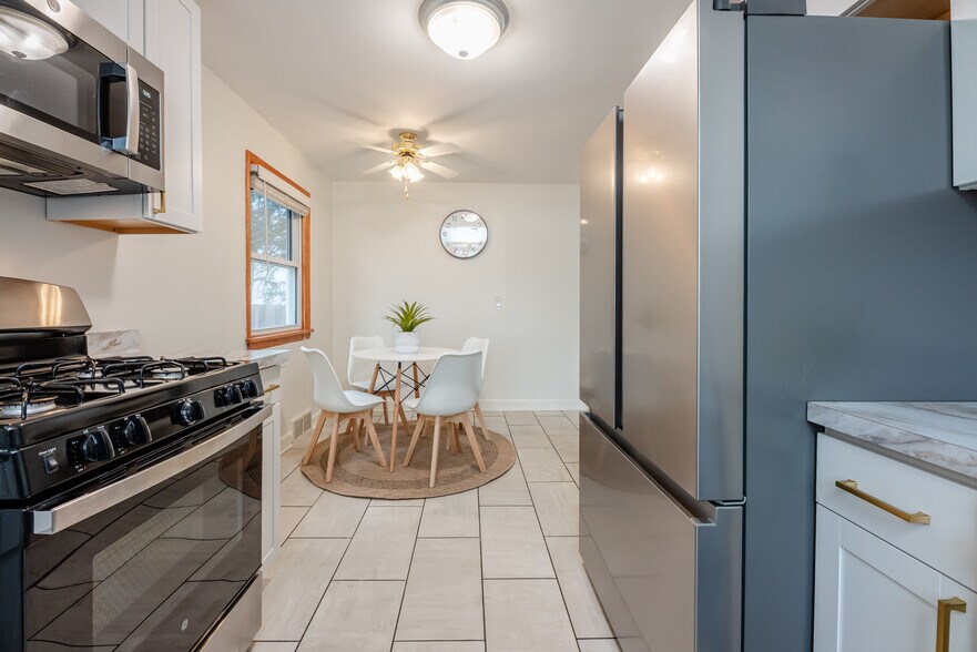 Building Photo - 416 W Spruce St