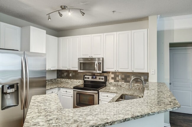 Building Photo - Brookhaven Condo