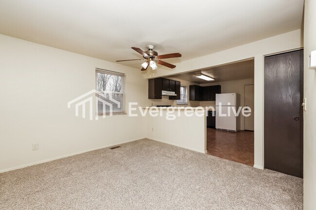 Building Photo - 8811 Foxgate Ct