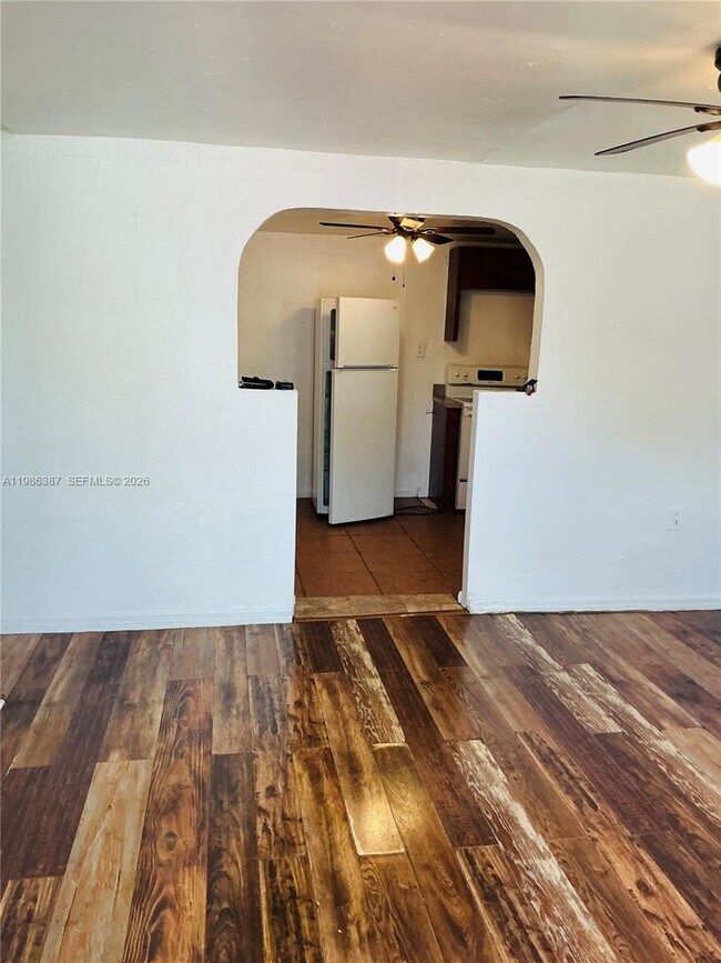 Building Photo - 6014 SW 38th St