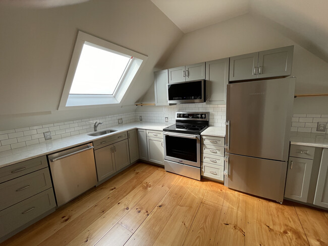 Third Floor Loft Kitchen - 18 North St