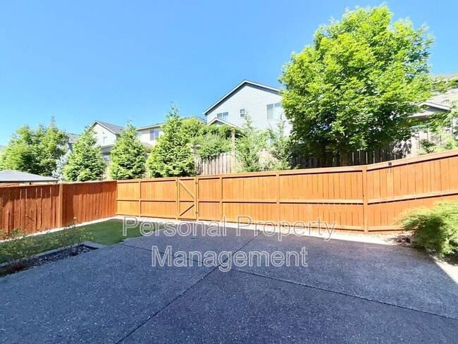 Building Photo - 3623 NE Sitka Dr