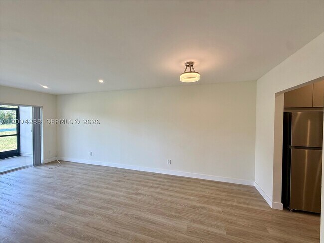 Building Photo - 108 Waterway Dr S