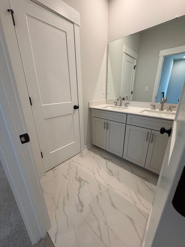Building Photo - New Construction 3BR/2.5 BA in Griffith Lakes