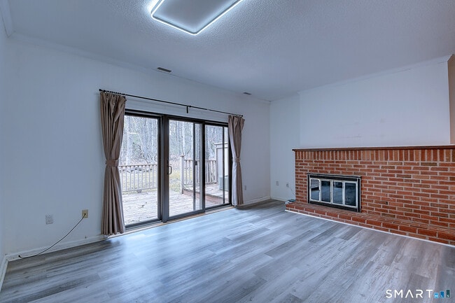 Building Photo - 32 Farmington Chase Crescent