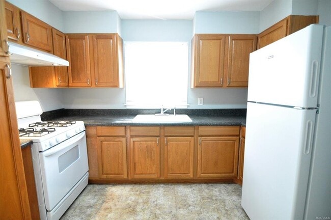 Building Photo - 2720 Green Oaks Dr