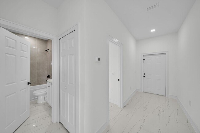 Building Photo - 125 Pennfield St