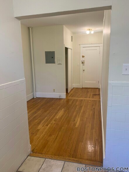 Building Photo - 126 Warren St