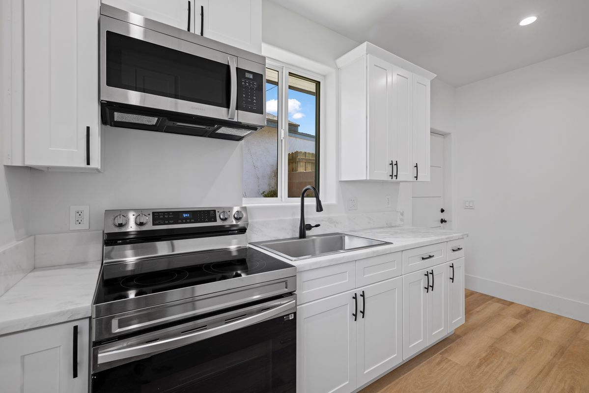 Building Photo - 14860 Envoy St