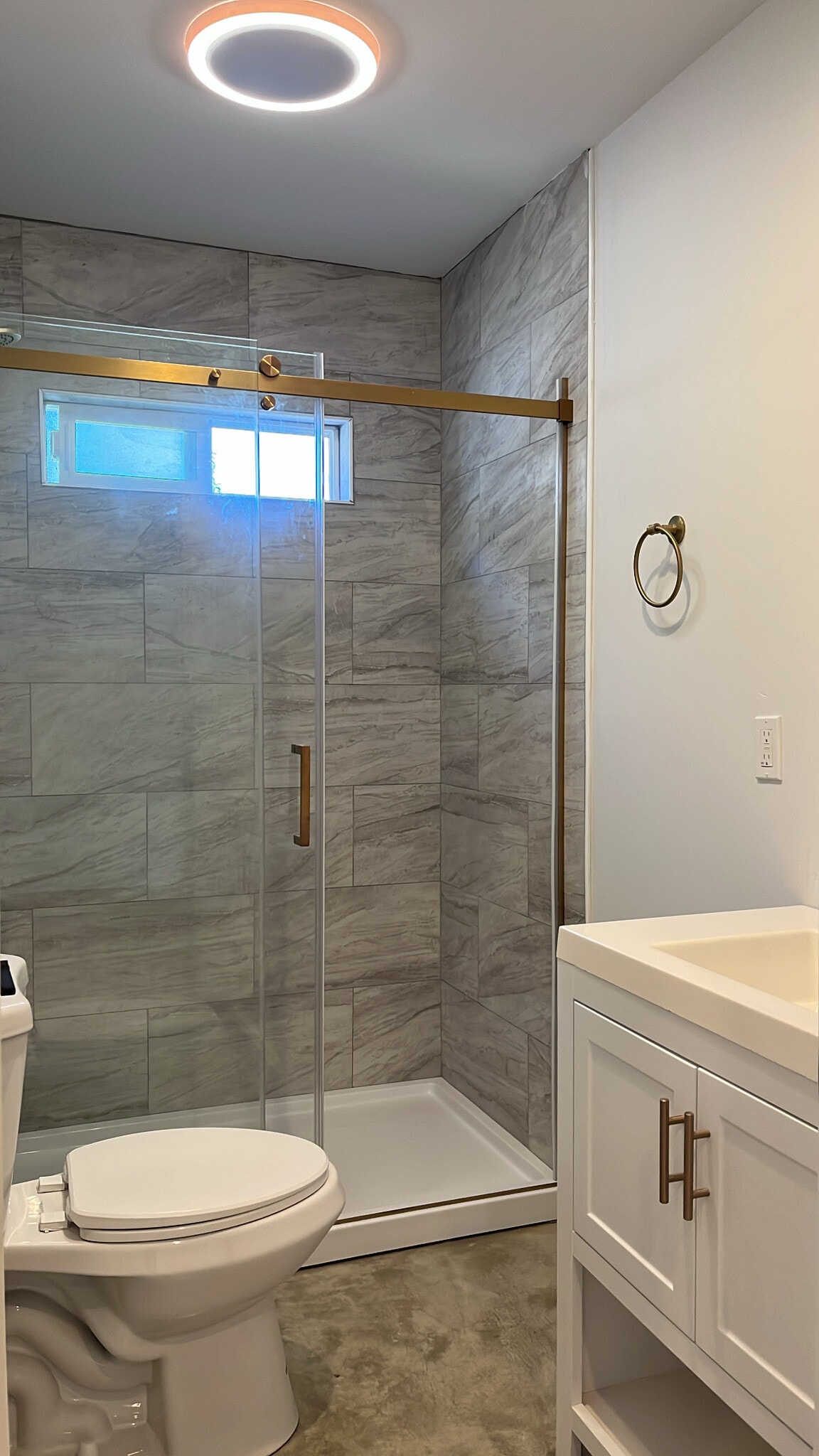 Building Photo - 216 N Burlington Ave