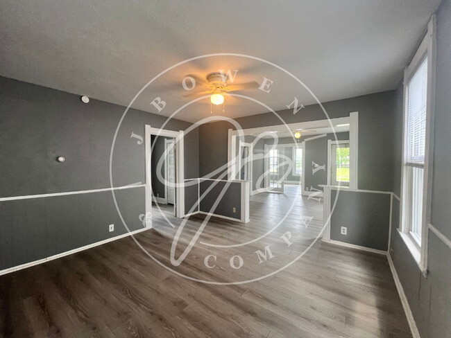 Building Photo - 325 E Streicher St
