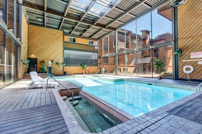 Building Photo - Skyway Condo, 2 Bed, 1.5 Bath, Secure Building