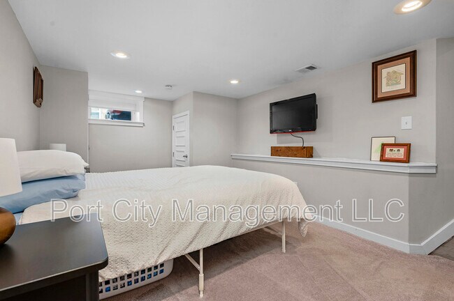 Building Photo - 14 N Streeper St