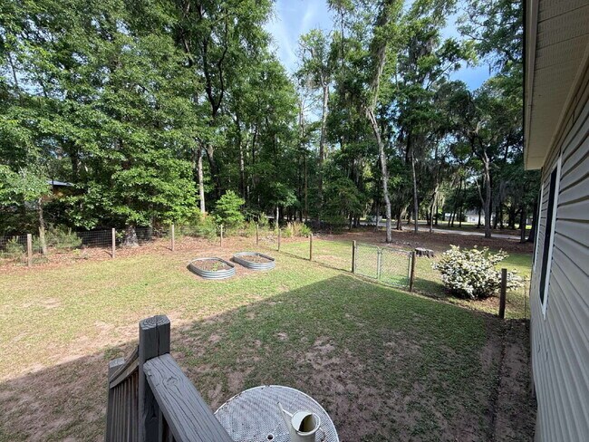 Building Photo - "Charming 4-Bedroom Sanctuary with 2 Full Baths in Beaufort – Spacious 2106 Sq Ft Haven!"