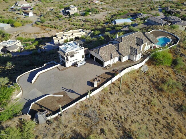 Building Photo - 301 E Jomax Rd