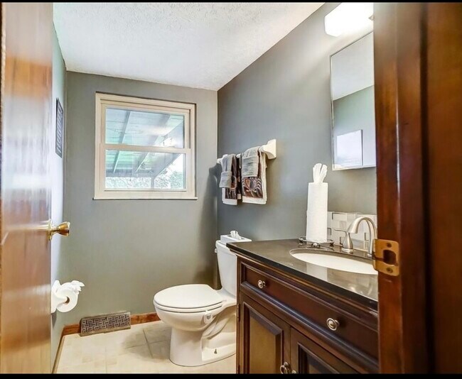Building Photo - 8579 Renford Ct