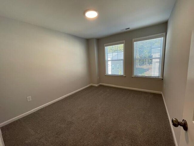 Building Photo - 1988 Chipley Dr