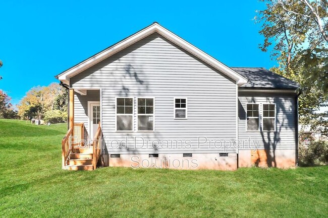 Building Photo - 107 Roanoke St