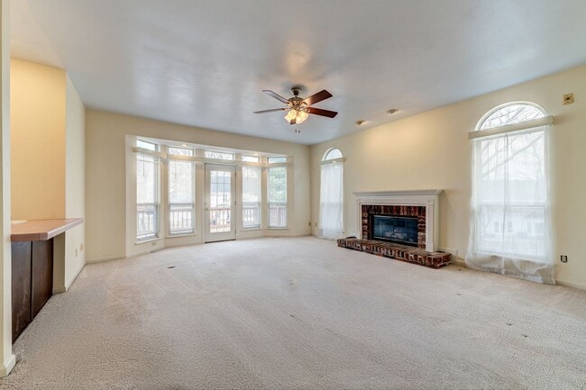 Building Photo - Spacious Parkway South Home with Walk-Out Basement & Large Backyard
