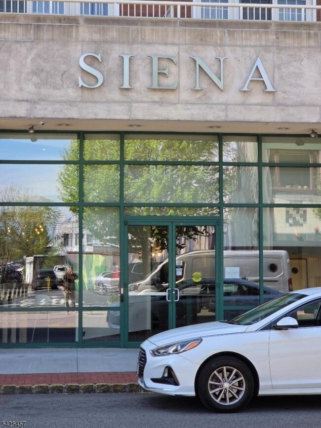 Building Photo - 48 S Park St