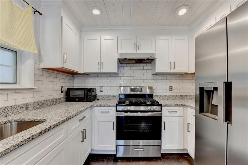 Building Photo - 725 Manor Glen Dr NW